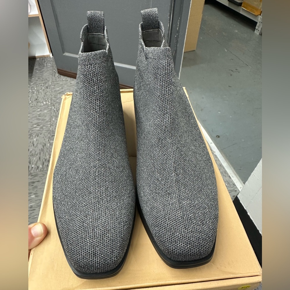 Vivaia boots size US 9-9.5/W